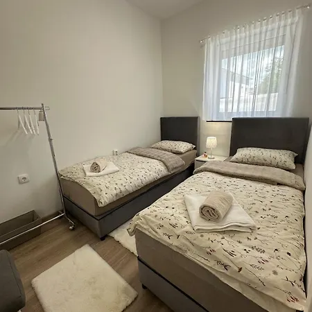 Novi *